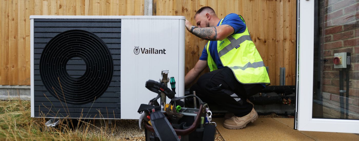 ODS operative installing a heat pump